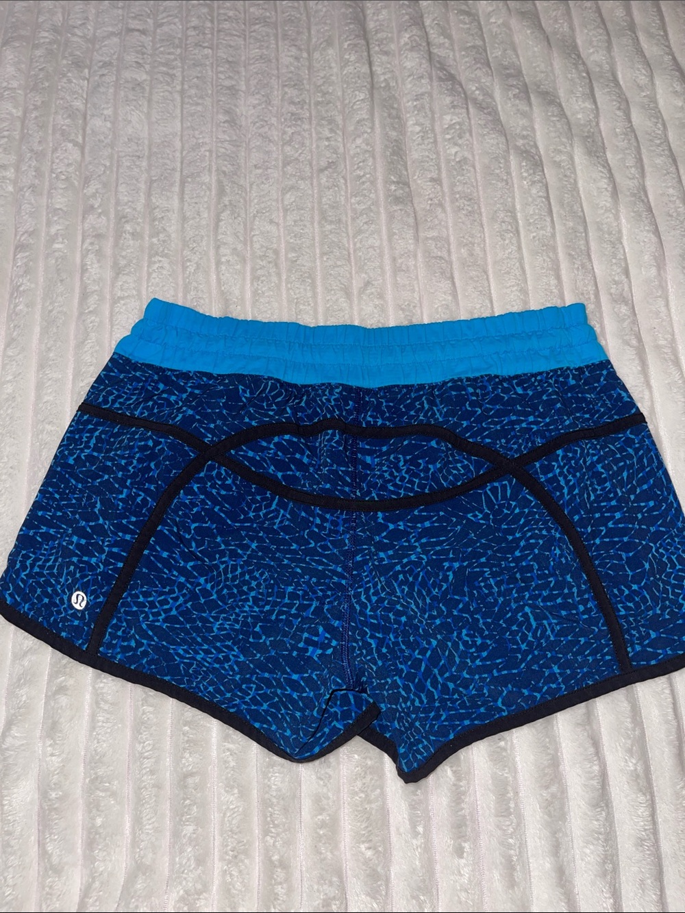 Lululemon Tracker Short | Size 6 - Picture 6 of 7